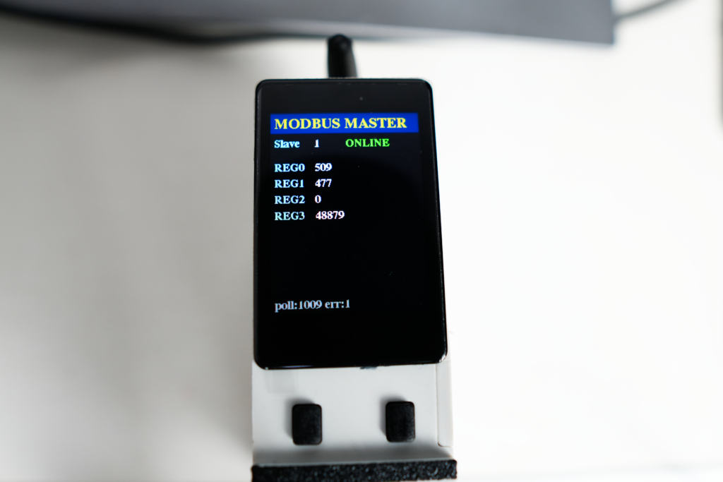NORVI-X master display showing live register values and link status.